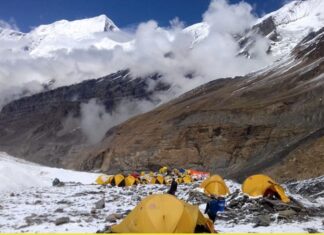 धौलागिरि आधार शिविर पुग्ने पर्यटकलाई होटलको सुविधा