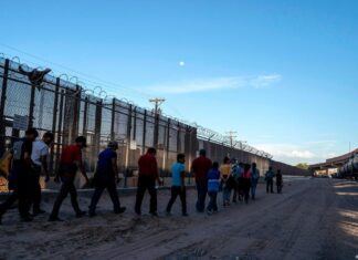 अवैध बाटोबाट अमेरिका पुगेका आठ नेपालीलाई स्वदेश फिर्ता पठाइयो