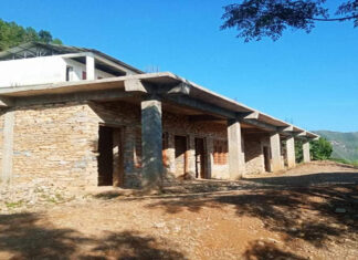 नवनिर्मित विद्यालय भवन हस्तान्तरण नहुँदै जीर्ण