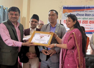 साहित्यकार डा लम्साललाई क्षेत्रप्रताप साहित्य पुरस्कार प्रदान