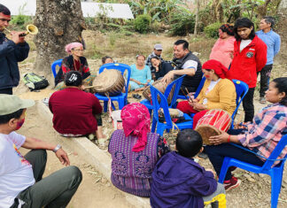 नौमती बाजा बजाउन तालिम लिँदै बागलुङका आमाहरू