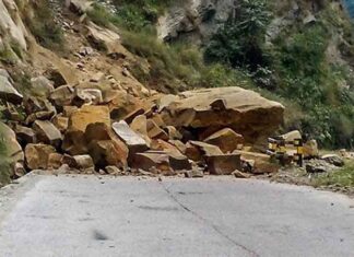 पहिरोले बेँसीसहर–चामे सडक अवरुद्ध