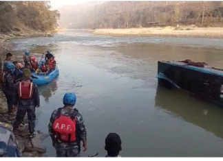 धादिङको घाटबेँसीमा बस दुर्घटना : चारको मृत्यु, ३० जनाभन्दा बढी घाइते