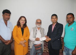 आचार्य र हुमागाईँलाई मोती पत्रकारिता पुरस्कार प्रदान