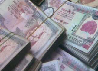 क्यान्सर पीडितलाई पाँच लाख हस्तान्तरण