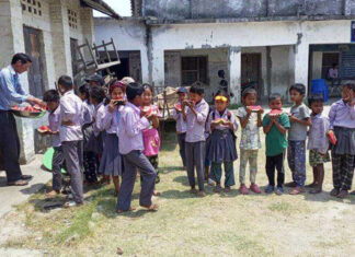 न्यून रकमले धान्दै विद्यालयमा दिवा खाजा