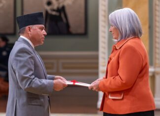 गभर्नर जनरलसमक्ष ओहोदाको प्रमाणपत्र प्रस्तुत