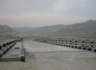 लोमान्थाङको नाम्डोक खोलामा पक्की पुल निर्माण