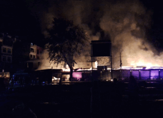 दमौलीको मुख्यचोकका सटरमा आगलागी, तीन घण्टापछि नियन्त्रणमा