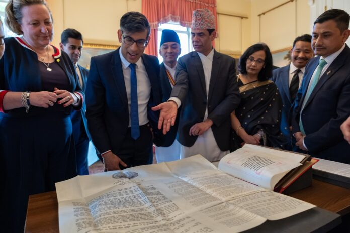 The Prime Minister hosts a reception celebrating Nepal