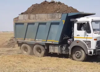 नख्खु करिडोरमा टिपर गुड्दा स्थानीयलाई सास्ती