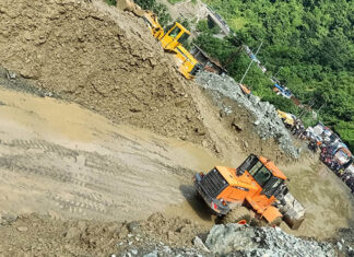 सडक भासिँदा पूर्वपश्चिम राजमार्ग अवरुद्ध