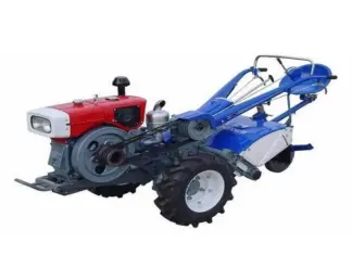 किसानलाई अनुदानमा ट्रयाक्टर वितरण