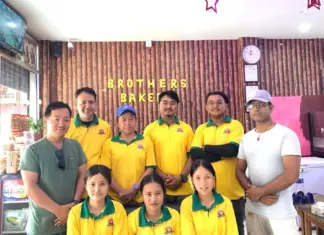 बेकरीबाट मासिक दुई लाख आम्दानी गर्दै धरानका दुई युवक