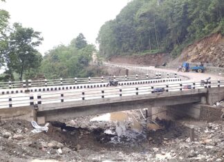 मध्यपहाडी लोकमार्ग : निर्धारित समयअगावै भालुखोला र मेवाखोलामा पुल निर्माण