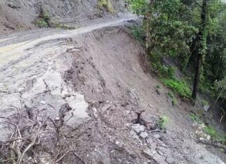 लमजुङमा पहिरोले तीन घर पुरिँदा चारजना बेपत्ता