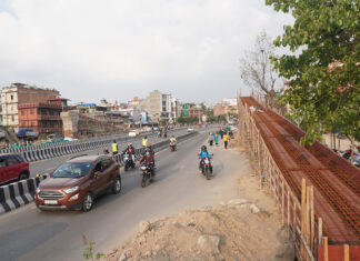 ललितपुरको चक्रपथमा अपाङ्गतामैत्री आकाशे पुल निर्माण हुँदै