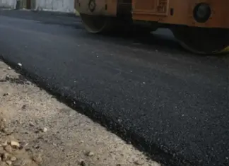 ट्रयाक खुलेको १९ वर्षपछि सडक कालोपत्र