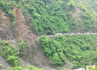 नारायणगढ–मुग्लिन सडकः पच्चीस ठाउँमा पहिरोको जोखिम