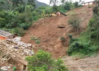 वृद्ध दम्पती घरसहित पहिरोमा पुरिए